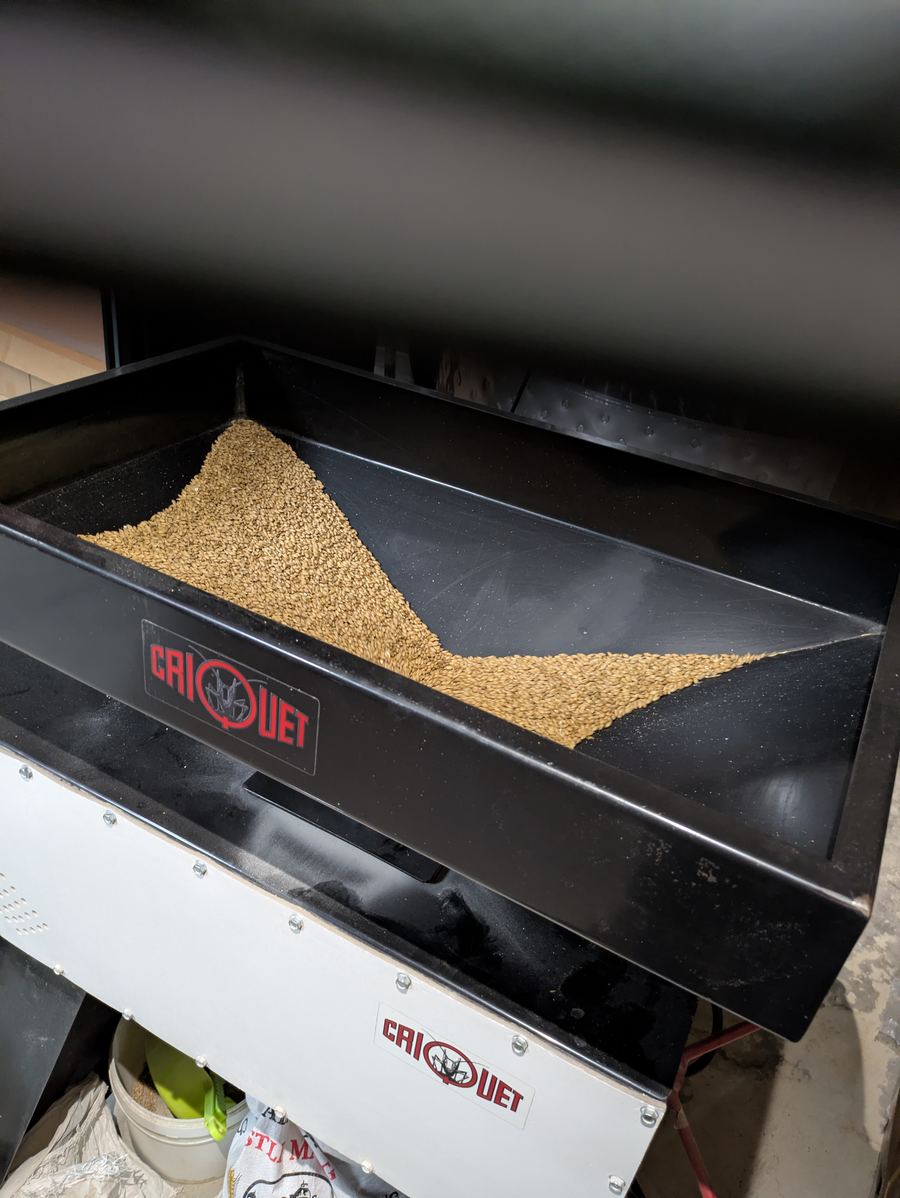Le concasseur à malt de la Brasserie de Mai, avant l'empâtage